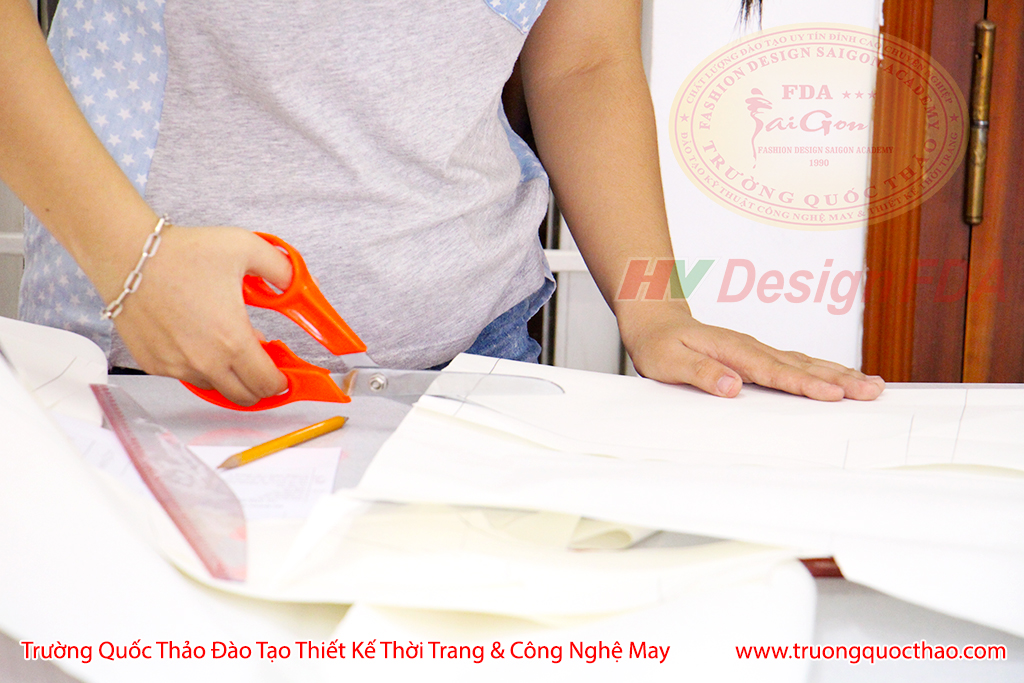 cắt may quần áo